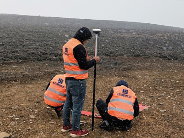 雅中直流覆蓋區域新能源基地(dì)（木裏縣）設計勘測 